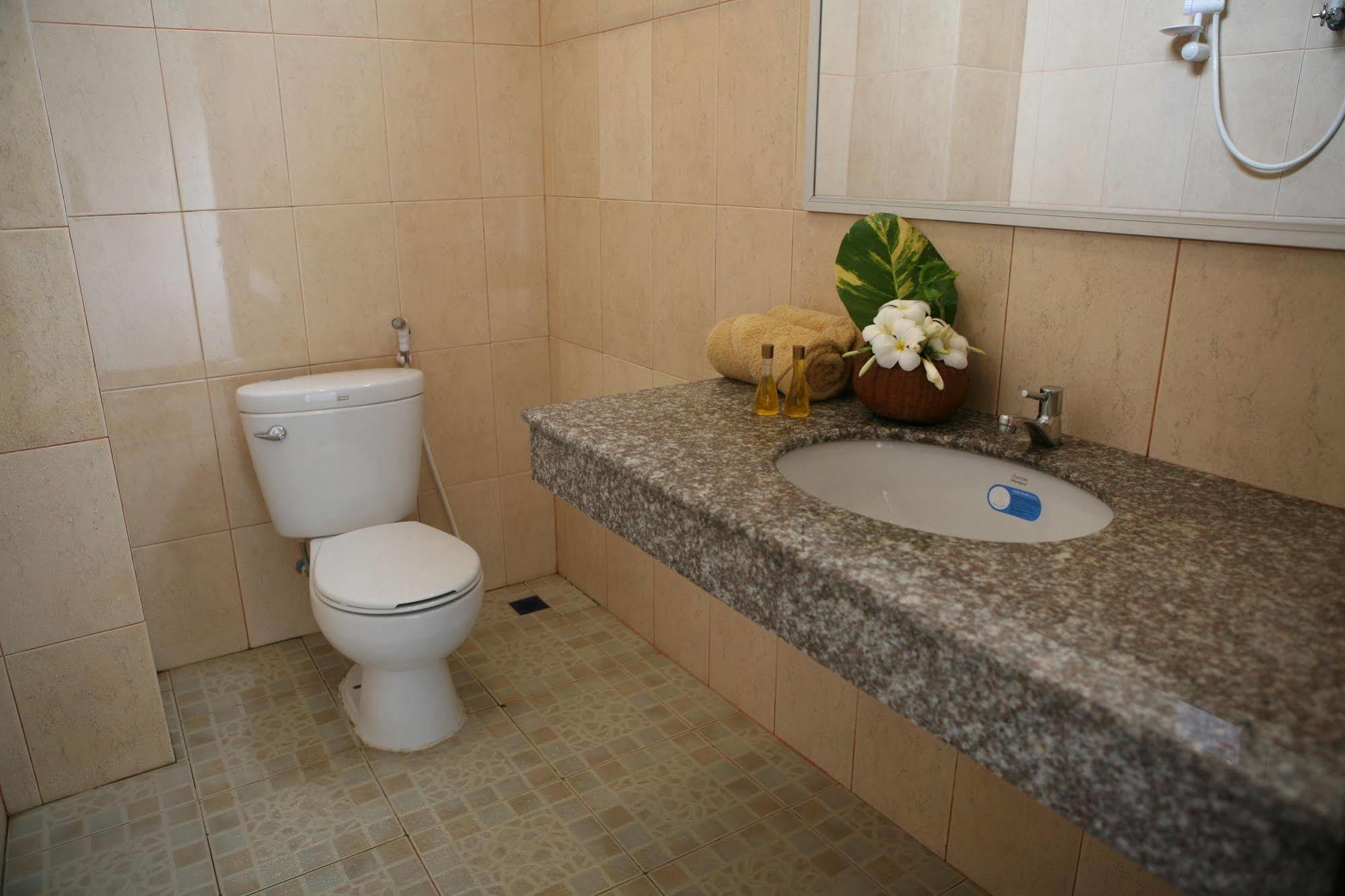 Alisa Guesthouse Pakse Ngoại thất bức ảnh