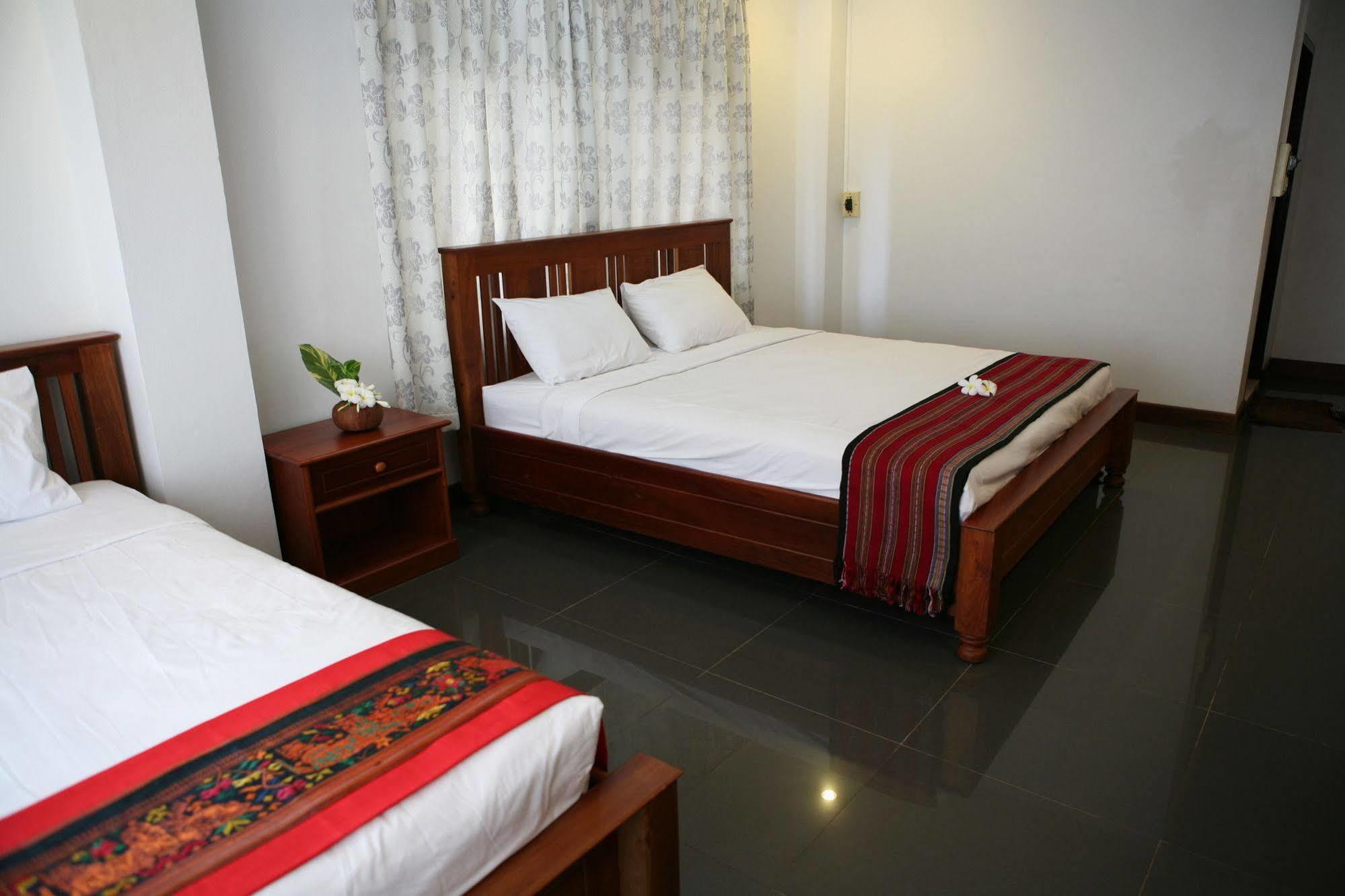 Alisa Guesthouse Pakse Ngoại thất bức ảnh
